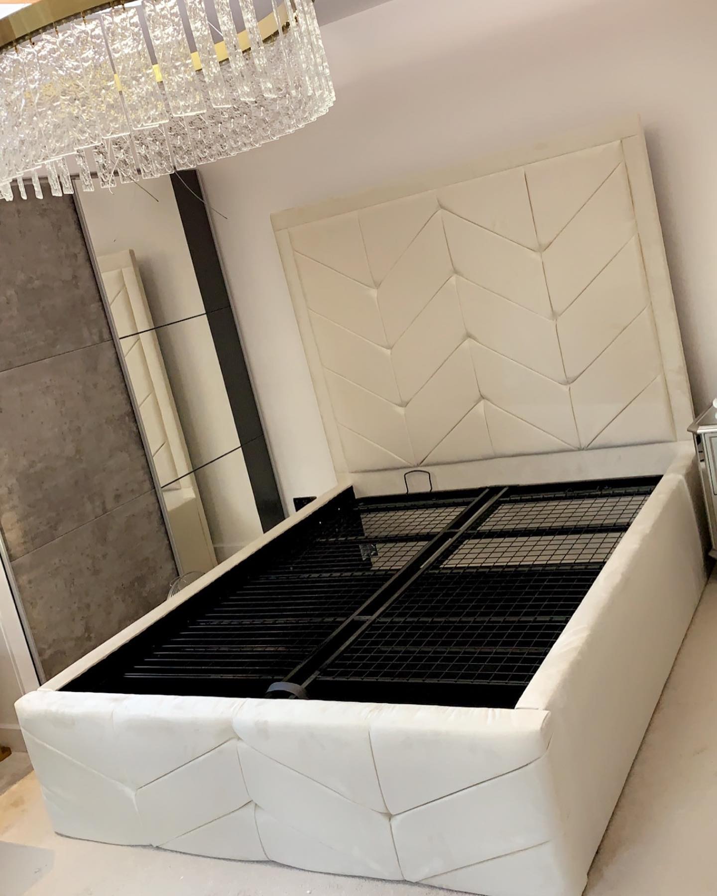 Luxury wall cover,high headboard plush velvet ottoman beds