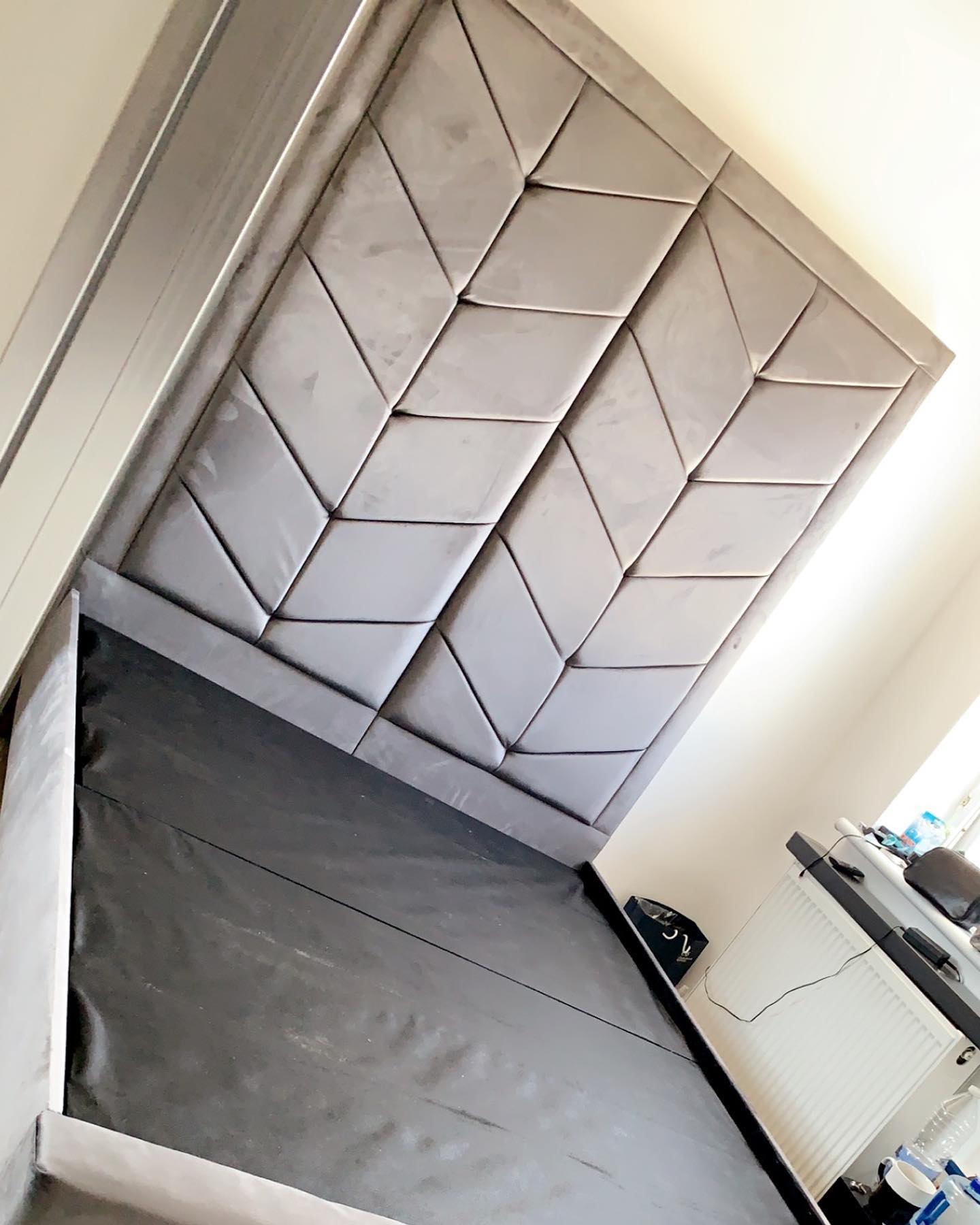 Luxury wall cover,high headboard plush velvet ottoman beds