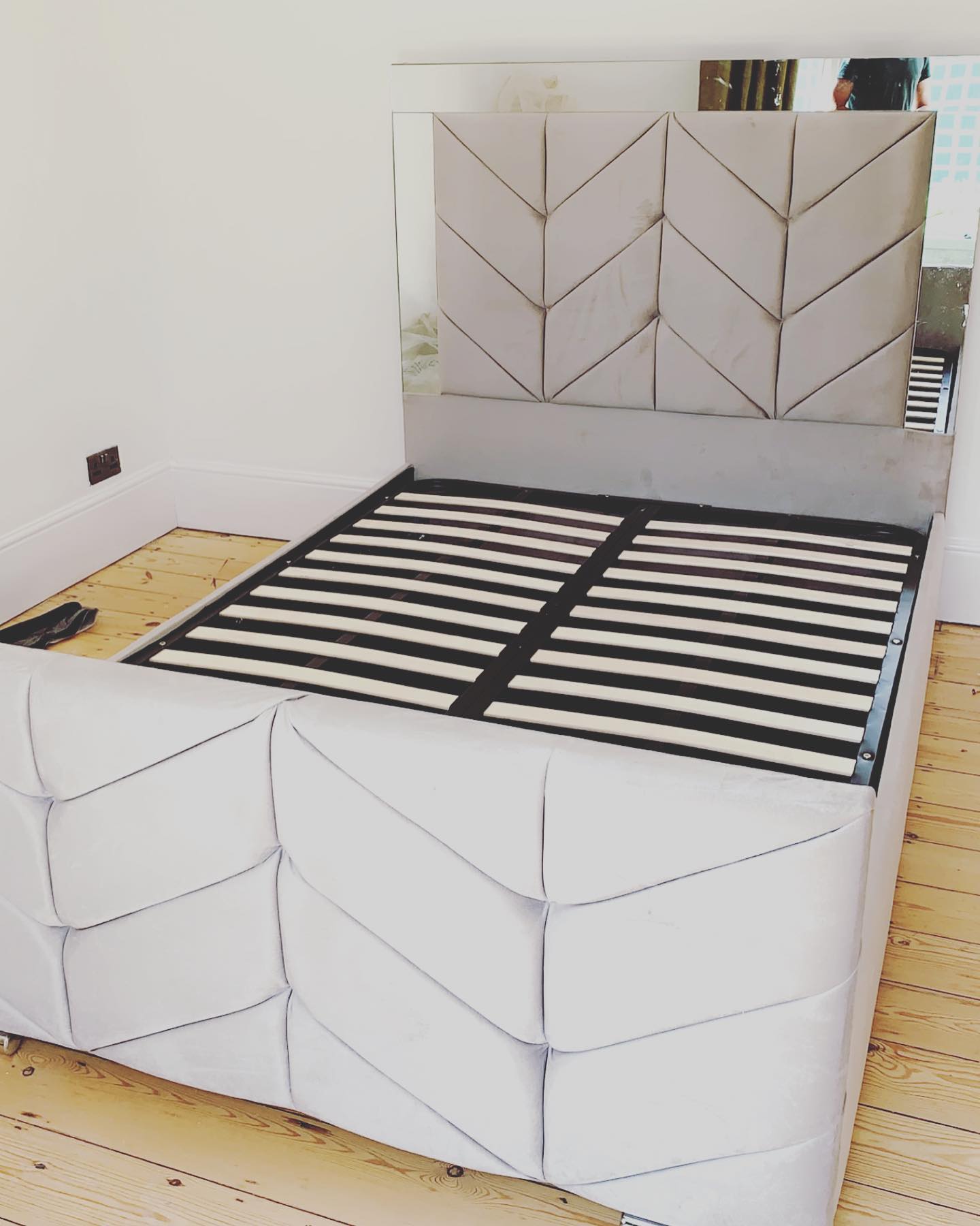 Luxury Upholstered Bed with Hidden Storage & Modern Panel Design – Ideal for Space Saving